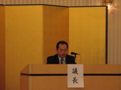 議長を遂行する、東日本ビル管理(有)吉崎弘美氏